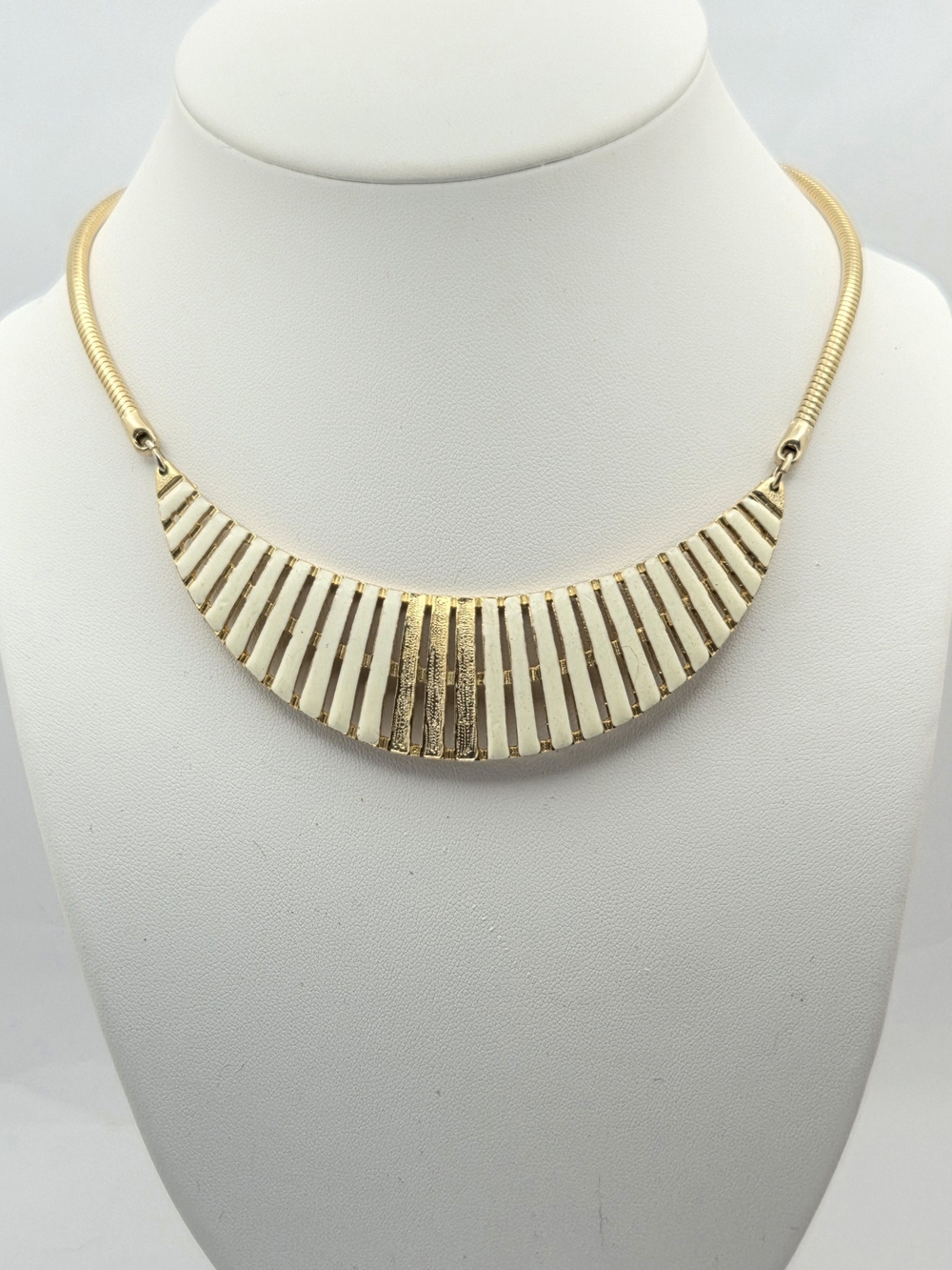 Vintage Gold Tone Cream Enamel Collar Necklace 14.5"